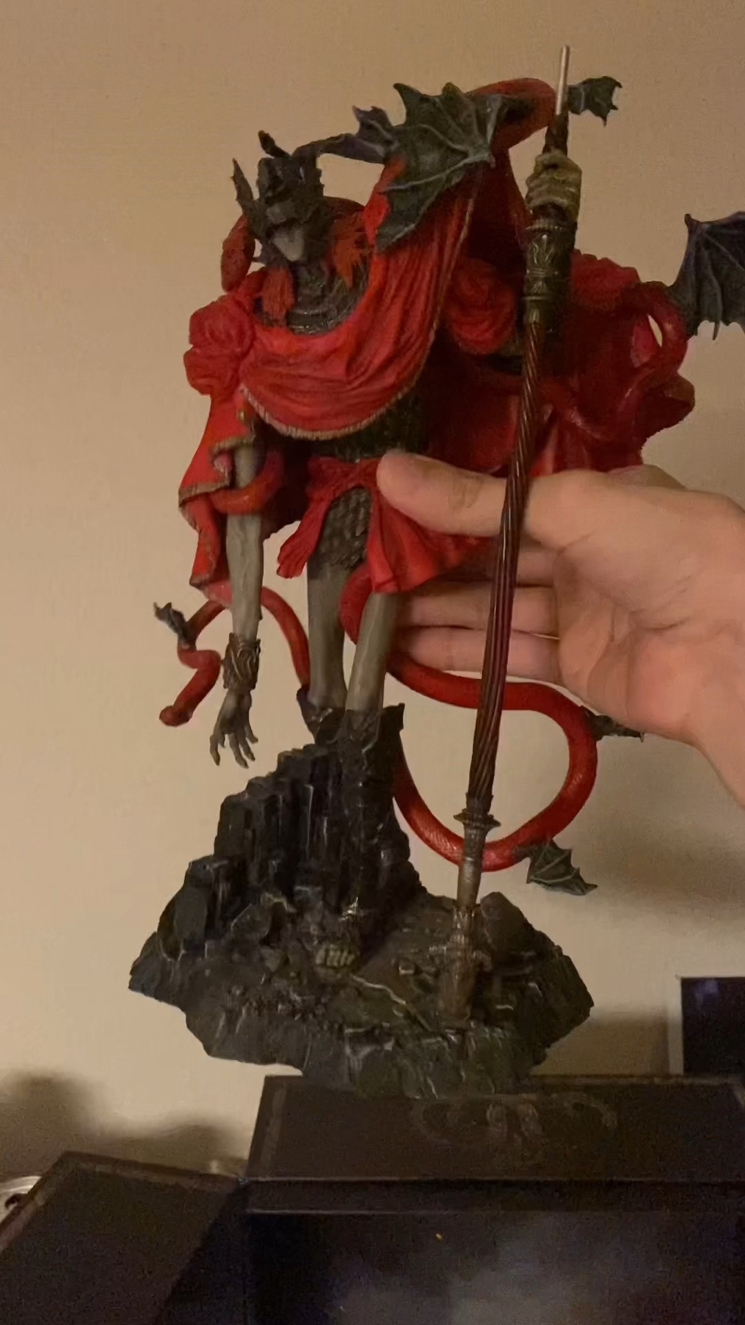 Unboxing the Collector's Edition with a Mesmer statue (40,000 yen