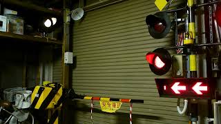 鉄道部品】踏切動作反応灯 X型 製品紹介 踏切表示灯｜東邦電機工業株式