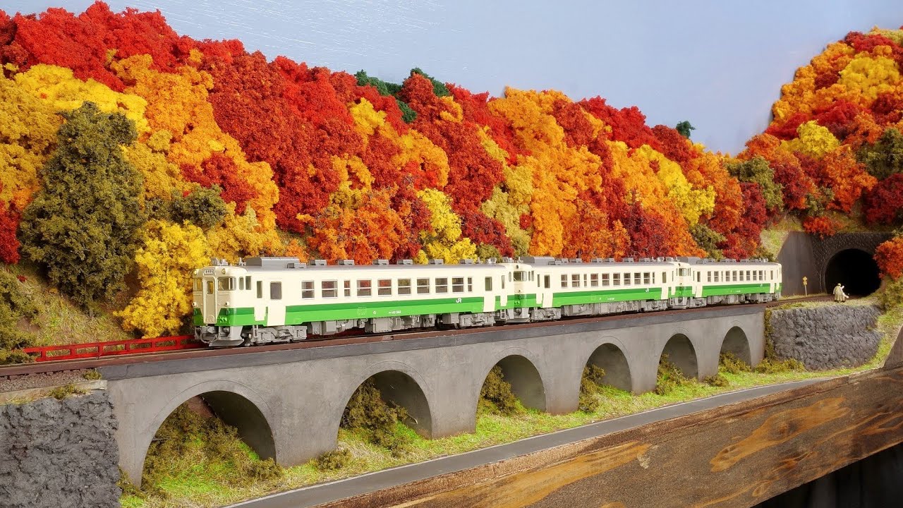 Autumn leaves arch bridge diorama / model railroad N gauge - YouTube