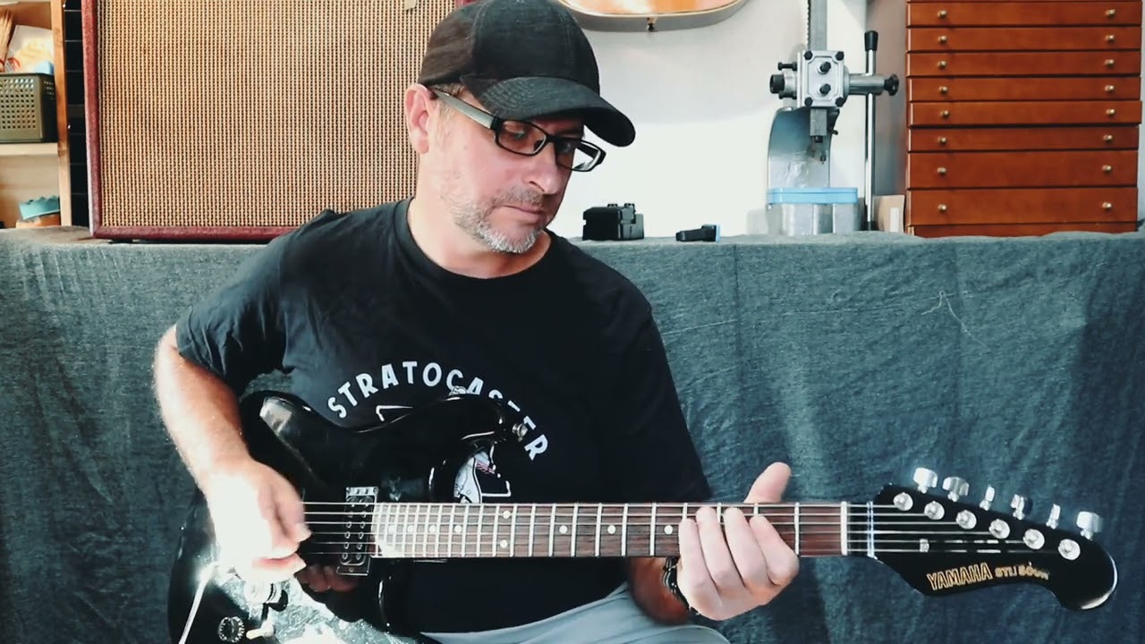 1984 made Yamaha STH-400R ALL Black Stratocaster type Electric GT