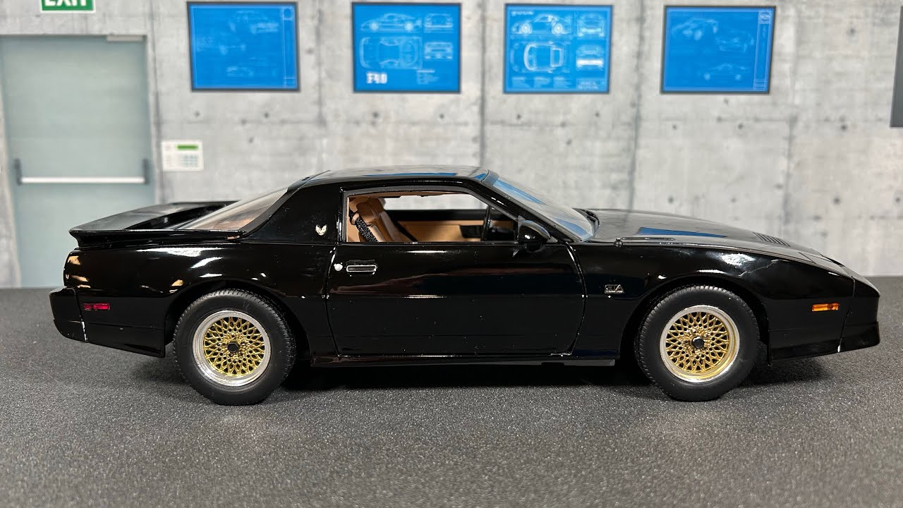 1:18 Pontiac Trans Am GTA by Greenlight - YouTube