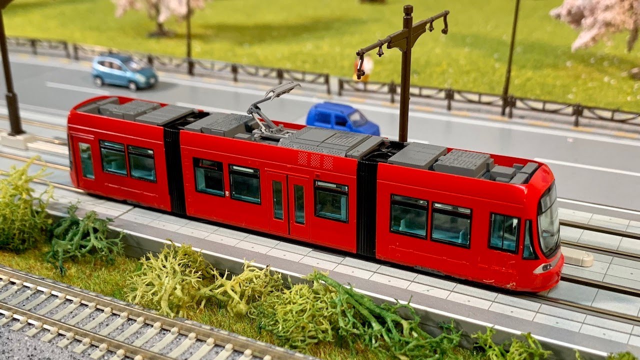 N Scale Unitram Layout: KATO 14-805-2 (MyTram RED) and KATO 14-805