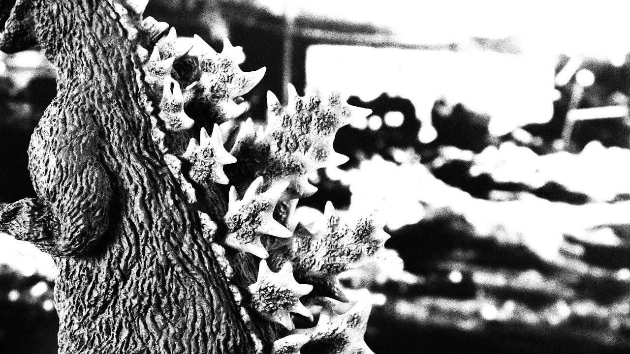 X-PLUS 30cm Yuji Sakai Godzilla 1954 Standard Edition - YouTube