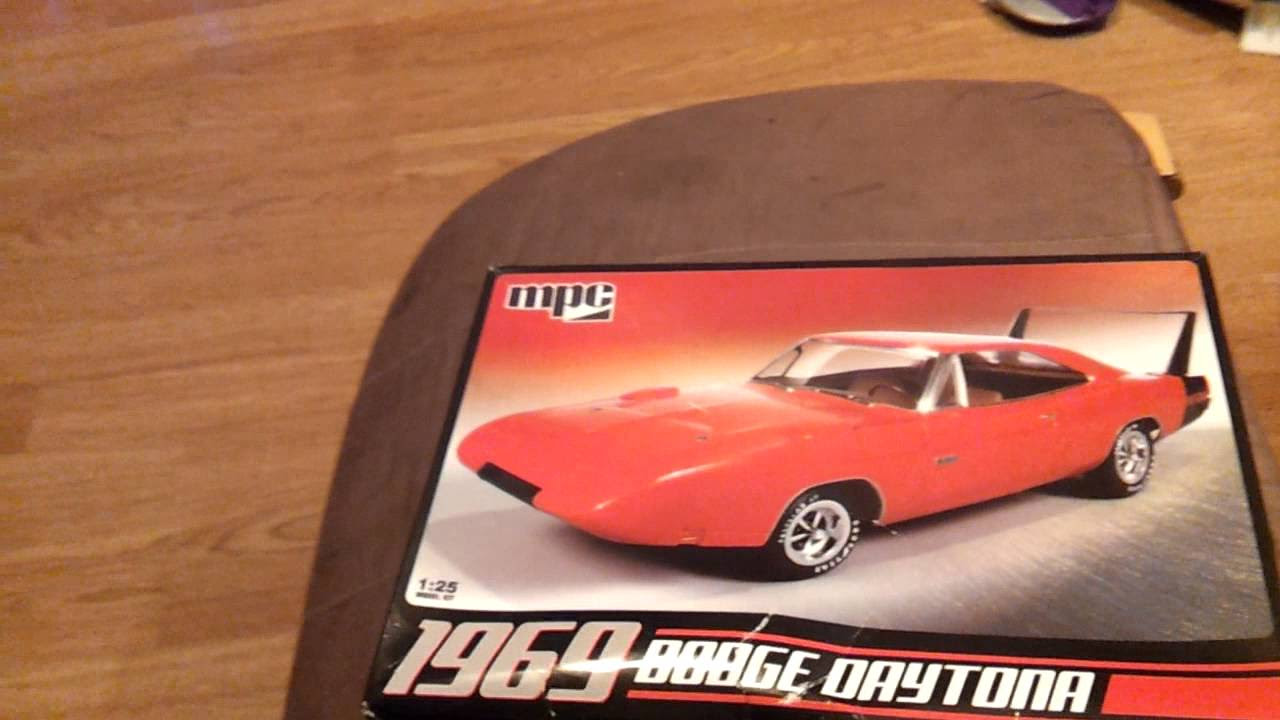 MPC Dodge Daytona, 1:25 model kit overview - YouTube
