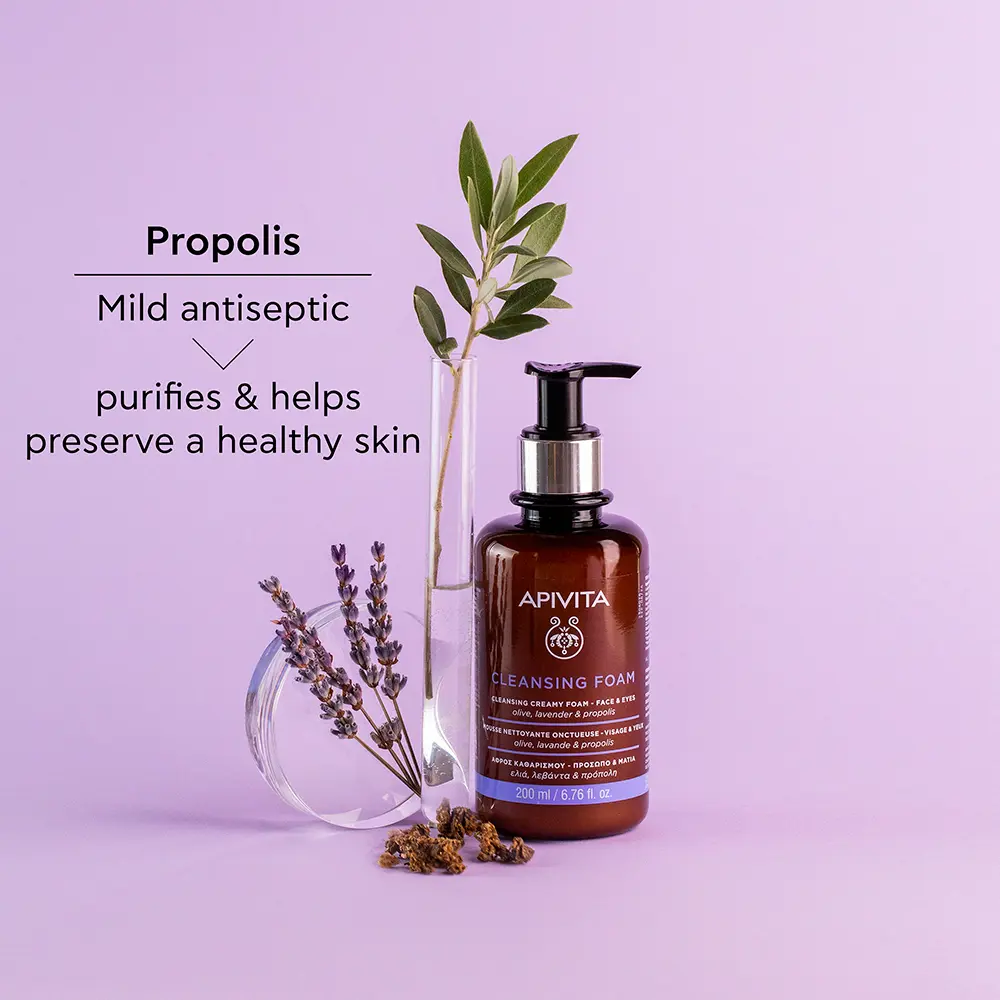 クレンジングフォームクリーム – 顔と目 泡状の洗顔料とメイク落とし