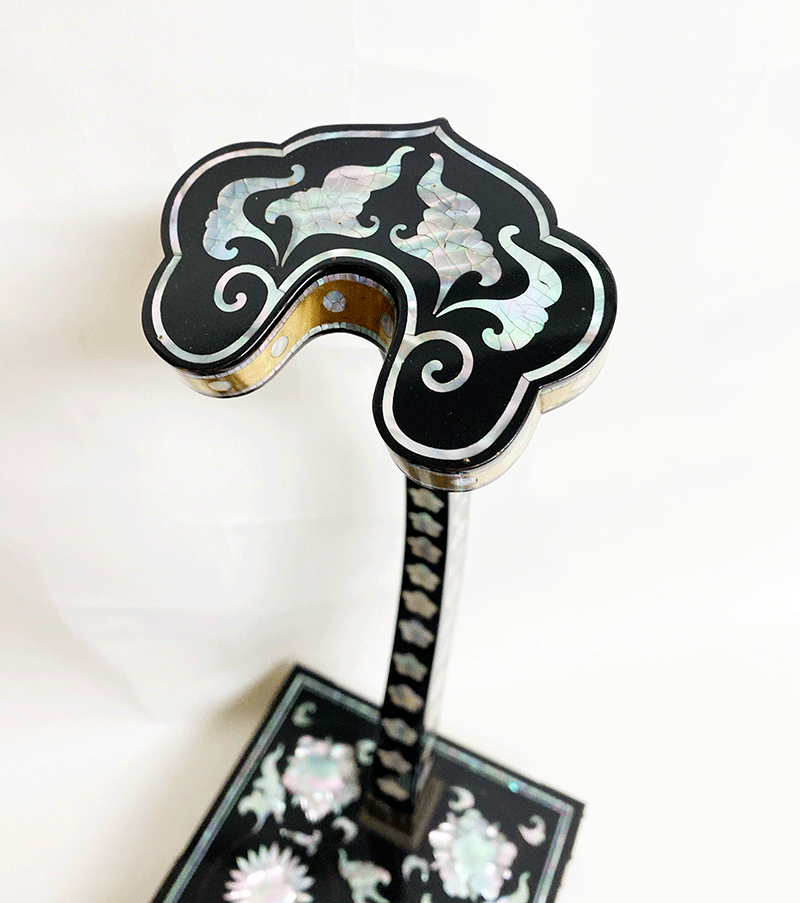 黒漆塗螺鈿散太刀掛Black Lacquer Raden Tachi Stand | 日本刀買取