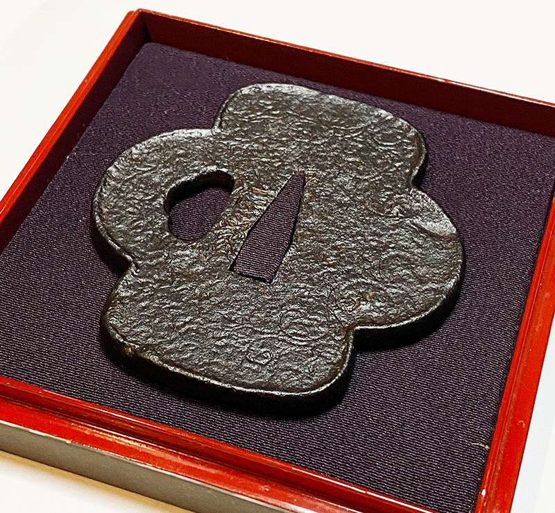 信家（太字銘） 唐草文鐔Nobuie Tsuba Design of arabesque | 日本刀