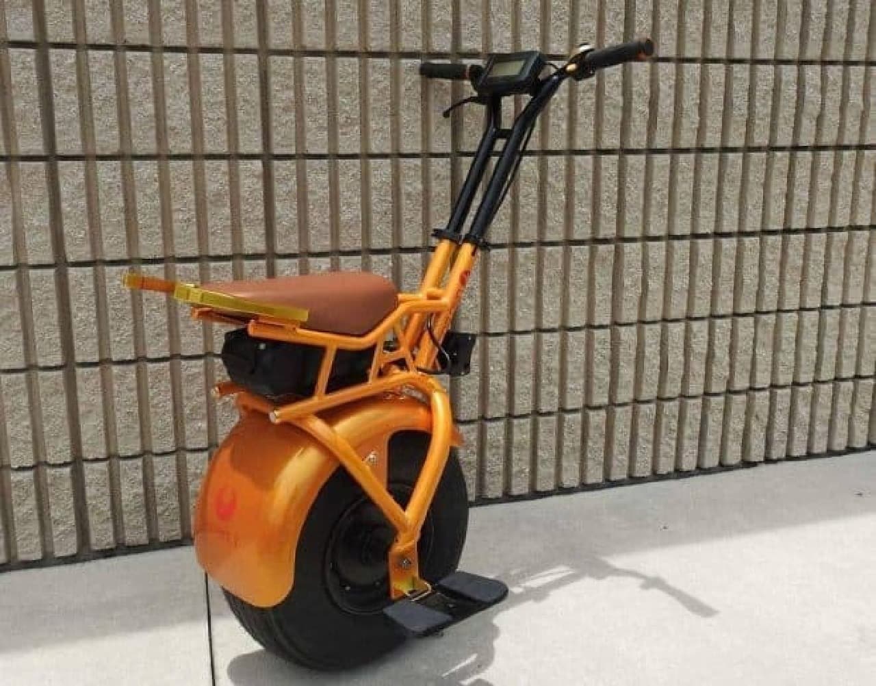 一輪なのに倒れない電動バイク「Uno Bolt」…セグウェイのように重心