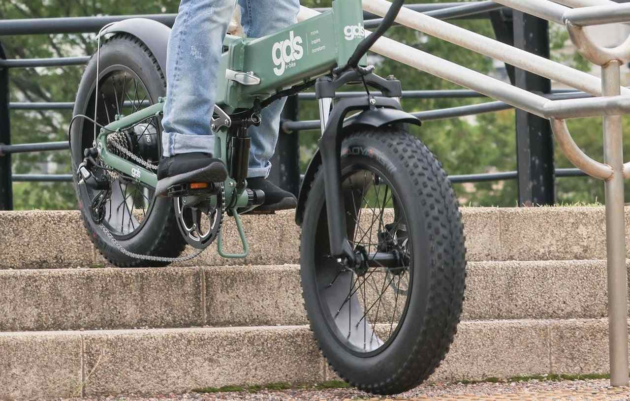 ファットタイヤを履いた電動アシスト自転車「XPLORER」Makuakeに登場