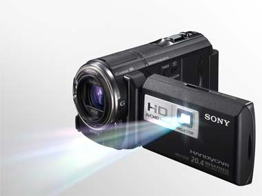 人気モデルが小型化 プロジェクター搭載モデルも用意 「HDR-PJ590V