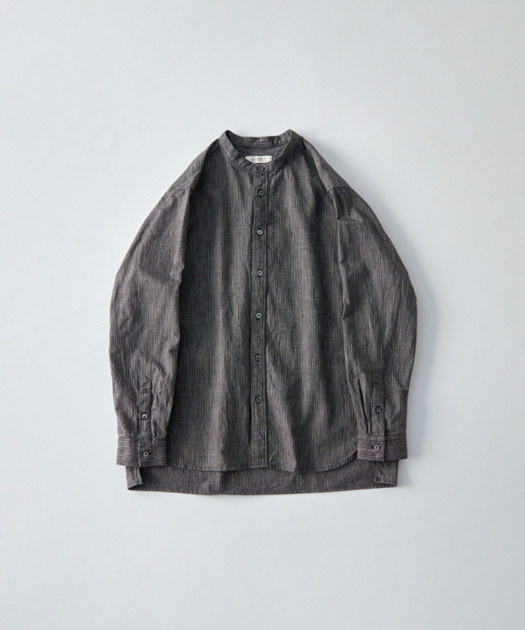 先染めコットン 杢ストライプ バンドカラーシャツ｜nest Robe