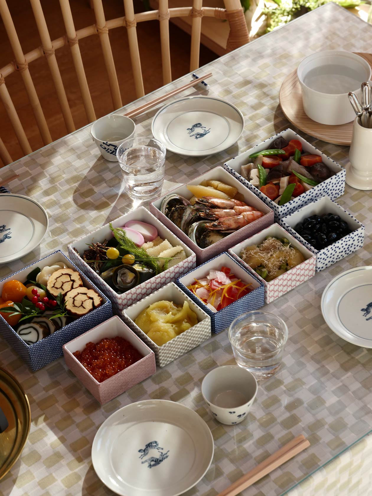 タイムアンドスタイル重箱　赤絵 / 菱結　中（二段） 重箱 - 赤絵 / 菱結