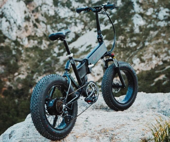 通勤用自転車に、ファットタイヤを履かせた ― 段差も雪道もどんとこい