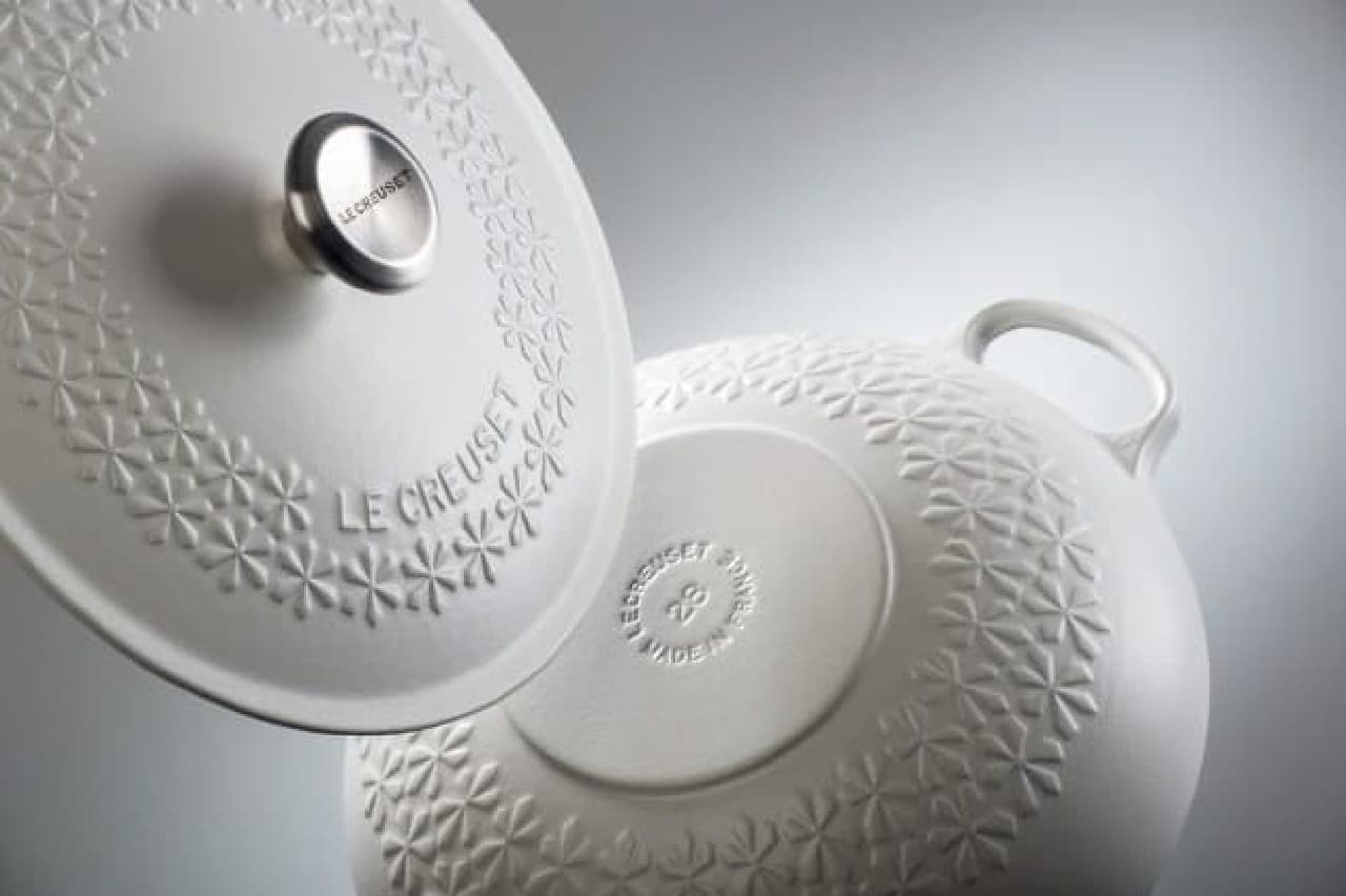 雪のような「ル・クルーゼ」でホワイトクリスマス♪“オールホワイト”の