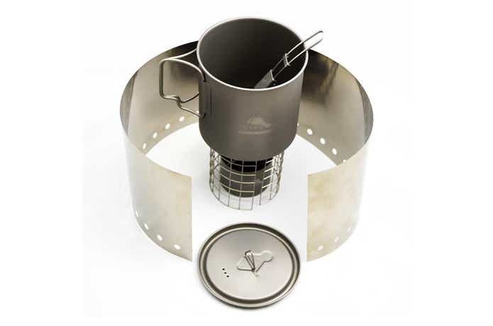 チタンに強いTOAKSからアルコールストーブとクッカーがひとつになった