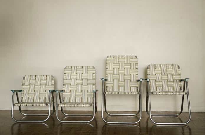 新色登場でにわかに注目される、レトロキャンパー御用達「ローンチェア