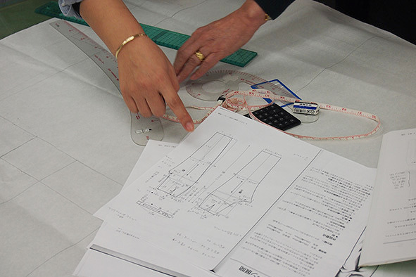 デザインを見てパターンをつくる！服づくりの幅が広がる【パターン