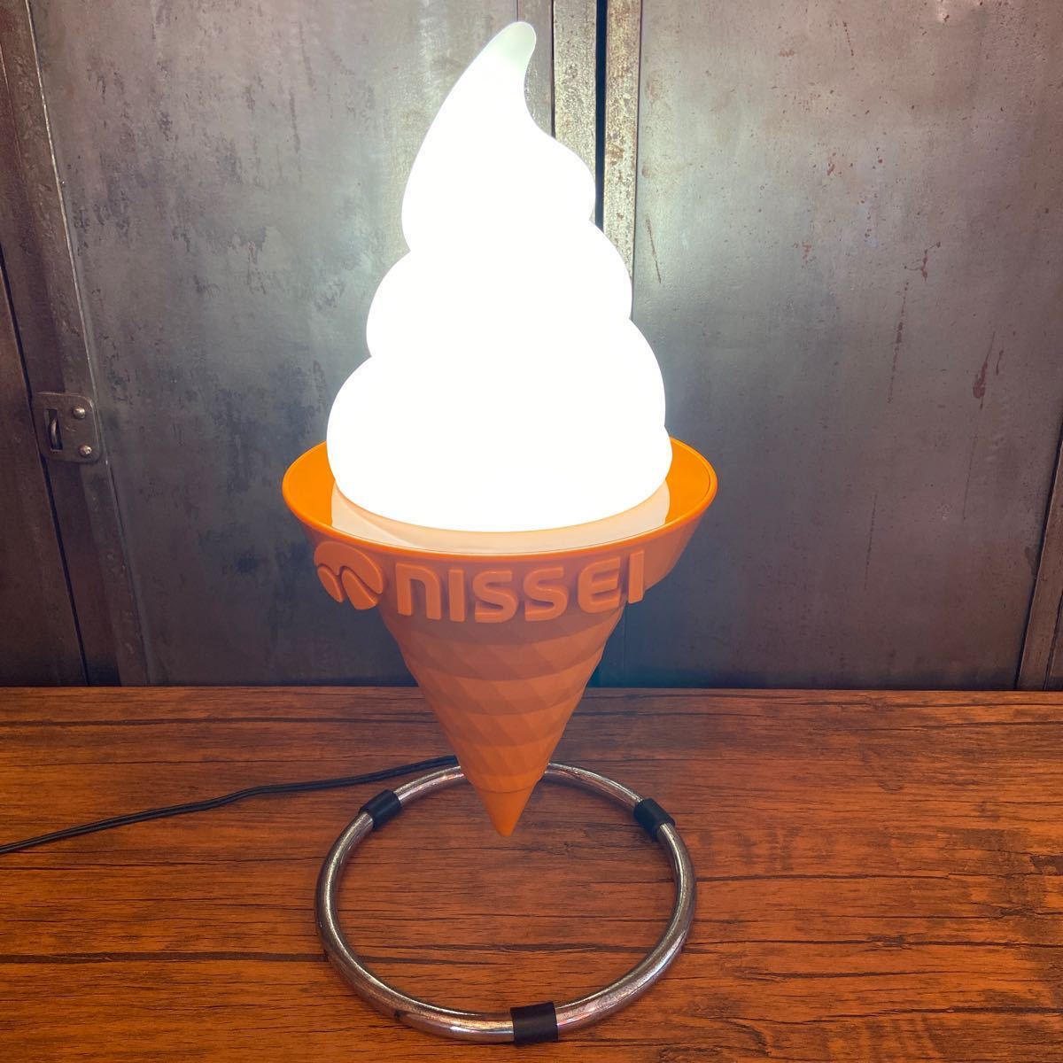 s7017) ソフトクリーム 日世コーン 卓上スタンド 電飾看板 飲食店店舗