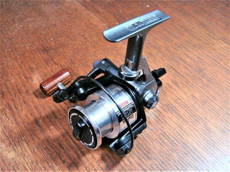 ❷Daiwa ダイワ ウイスカートーナメントSS-1000 リール ダイワ