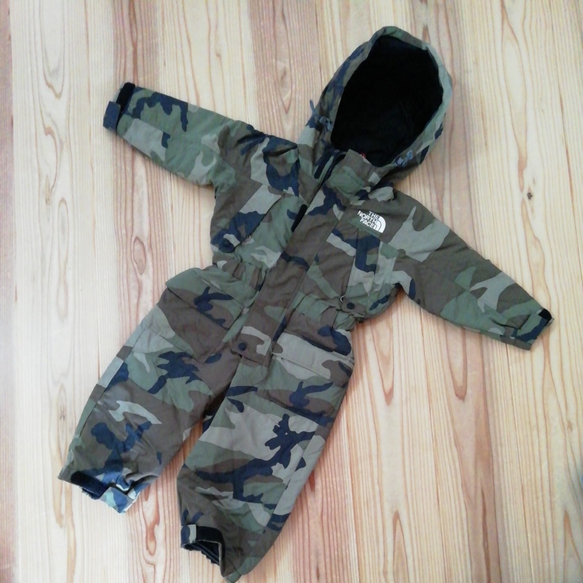 THE NORTH FACE 子ども用迷彩スキーウェア つなぎ 120 最新 ノース