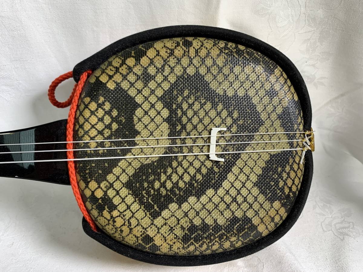 美品】沖縄三線 人工皮革 蛇柄 胴巻き カラクイ全木 初心者向け 美品】