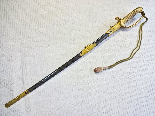 ま*ん様 94式軍刀 模造刀身 尉官サーベル用刀緒 94式軍刀 模造刀身