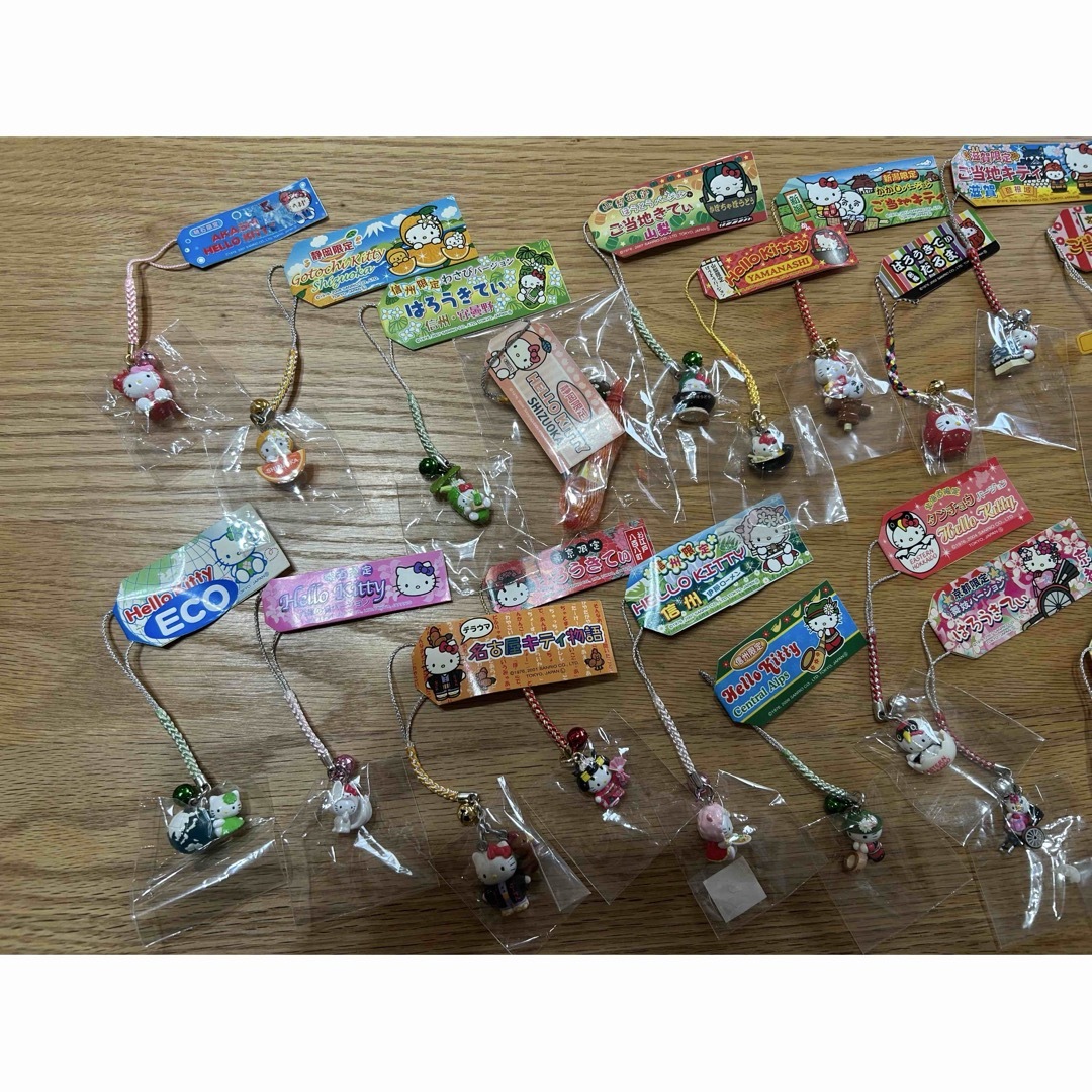 ご当地キティ 値付けまとめ売り ストラップ 、チャームセット 100個