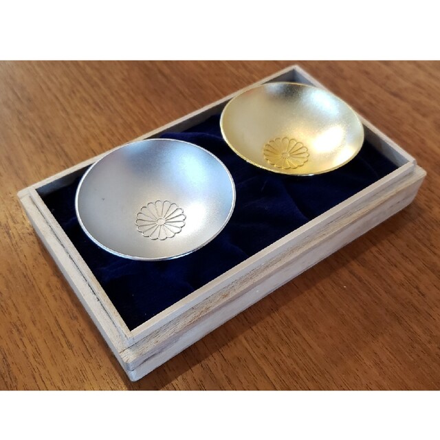 金銀盃 菊の御紋の通販 by イズミ's shop｜ラクマ