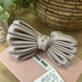 MIU MIU（ヘアアクセサリー ・ ピンク/桃色系）のフリマアイテム一覧