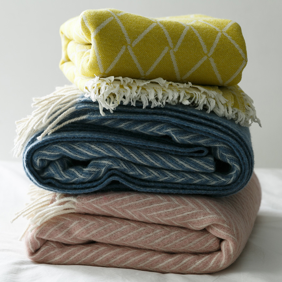 ラプアン カンクリのウールブランケットフィンランド生まれの楽しい