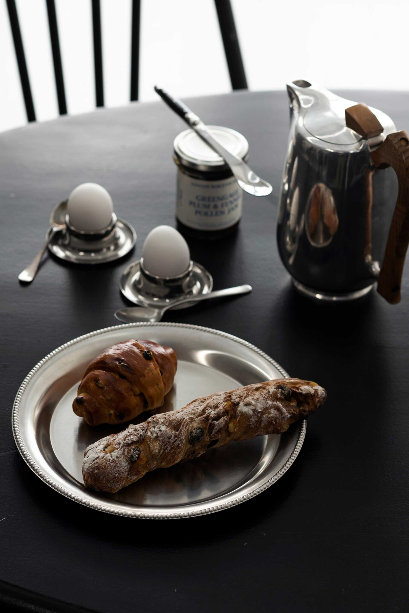 モッタのステンレス食器形はシンプル、使い方は様々、イタリアのモダン