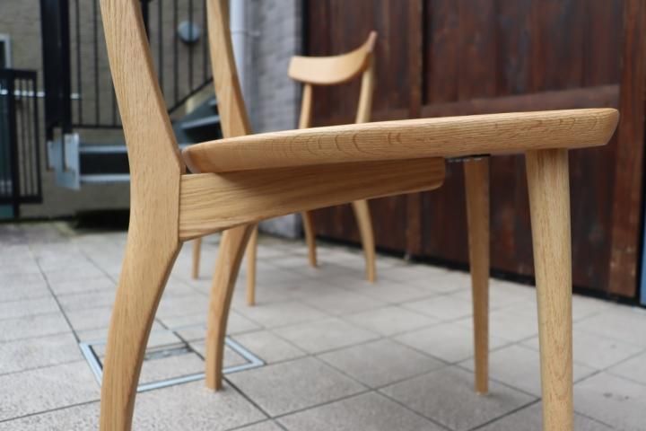 IDC OTSUKA(大塚家具)のフィル3 オーク無垢材 ダイニングチェアー2脚