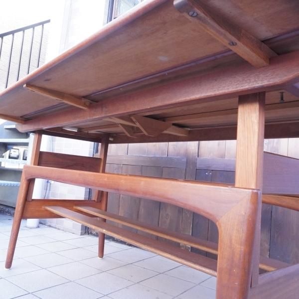 デンマーク製のチーク材を使用したヴィンテージ エレベーターテーブル