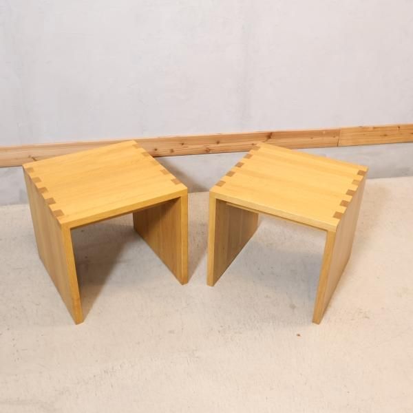 無印良品(MUJI)のオーク材を使用したコンパクトなスツール。ナチュラル