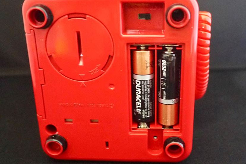 懐かしの「赤電話」がミニチュア貯金箱に！ ギミックの再現度に感涙