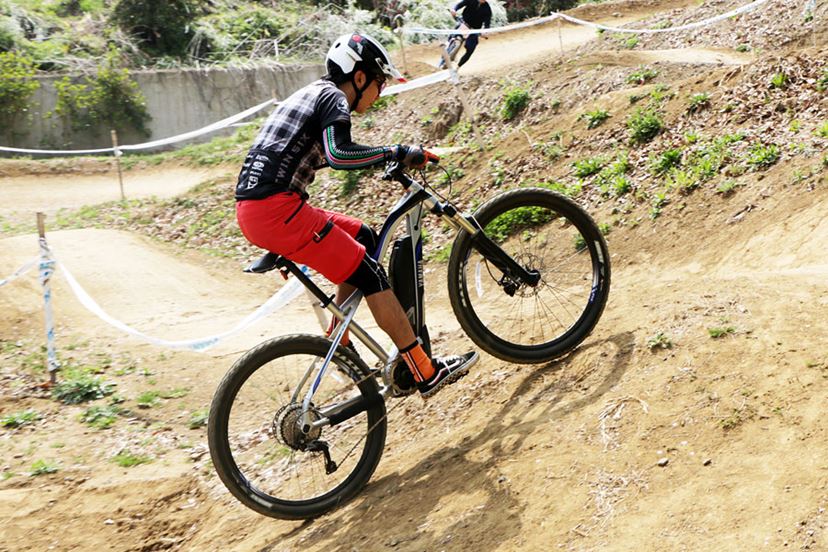 パークでガチ試乗！ ヤマハのMTBタイプの電動アシスト自転車「YPJ-XC