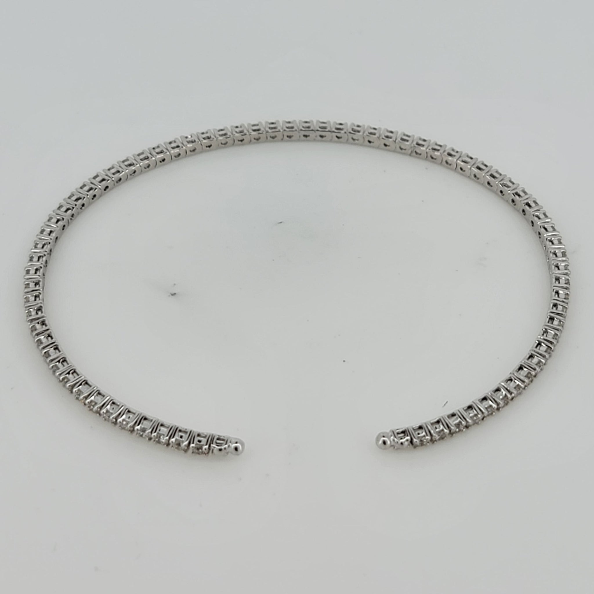 K18 ホワイトゴールド オープン バングル ダイヤ 0.57カラット