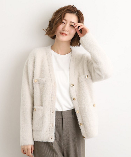 軽やかフェザーで魅せる、クラシカルな主役カーディガン