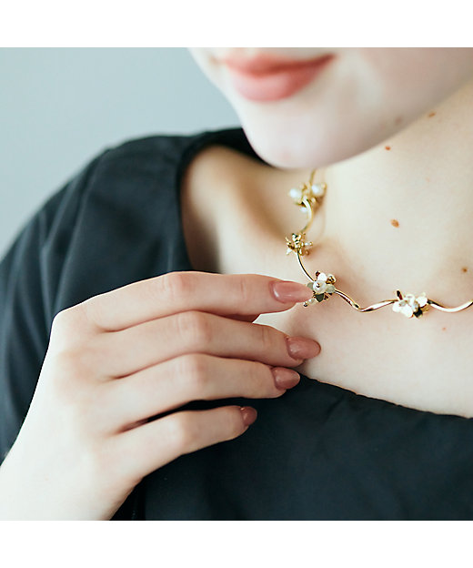 メタルフラワー＋パール調ネックレス（83142605） | Rose