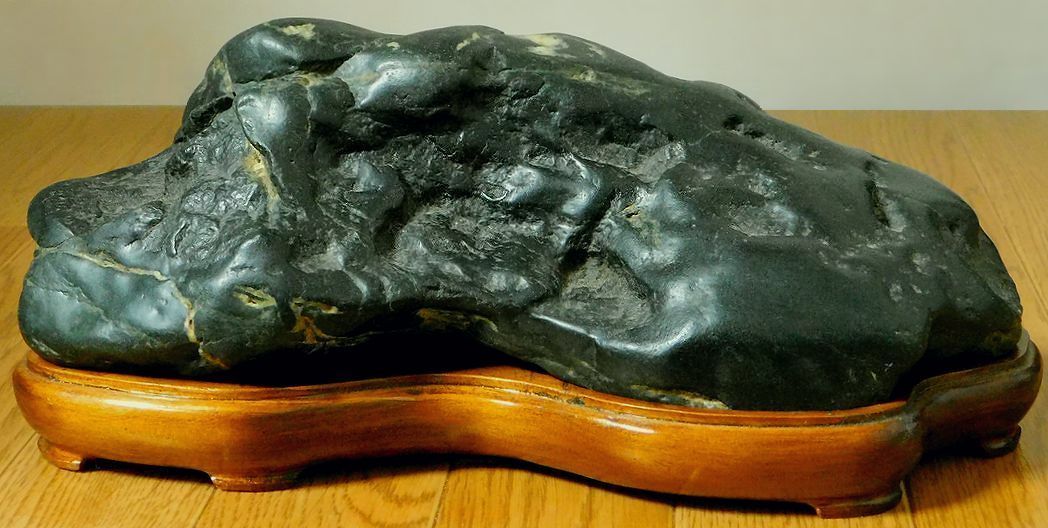 山水石美術館」 全国の水石・美石を紹介 トマム川石・足寄川石・天塩川石