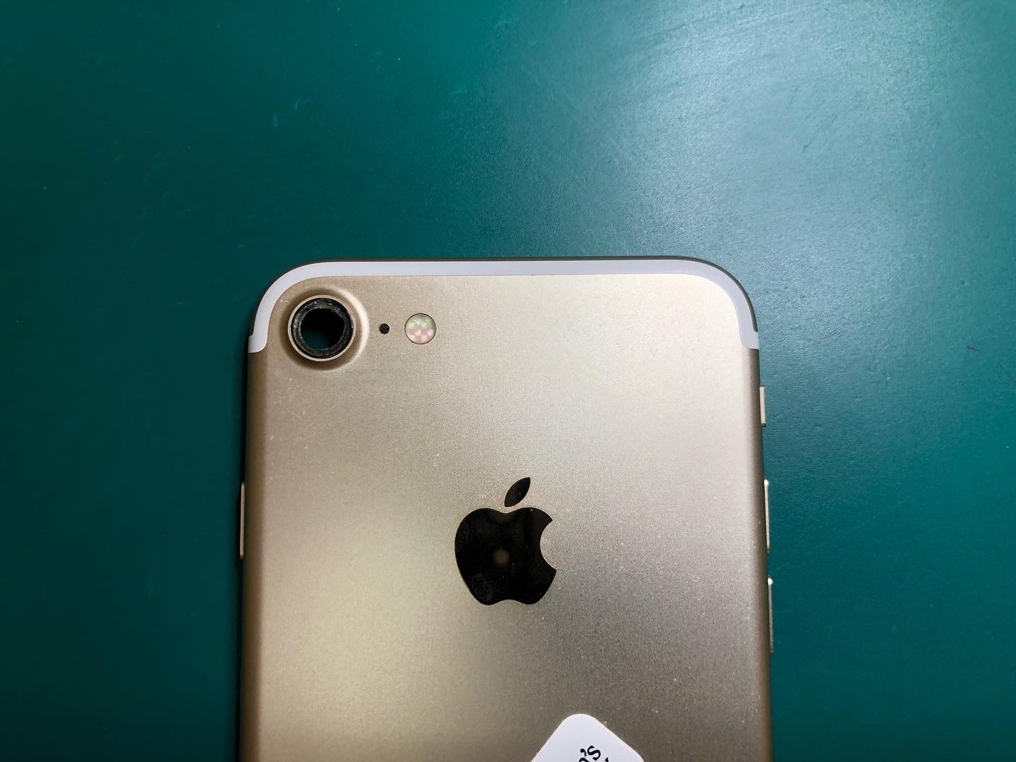 iPhone背面カメラレンズのひび割れ、欠け、傷が気になる方はお気軽ご