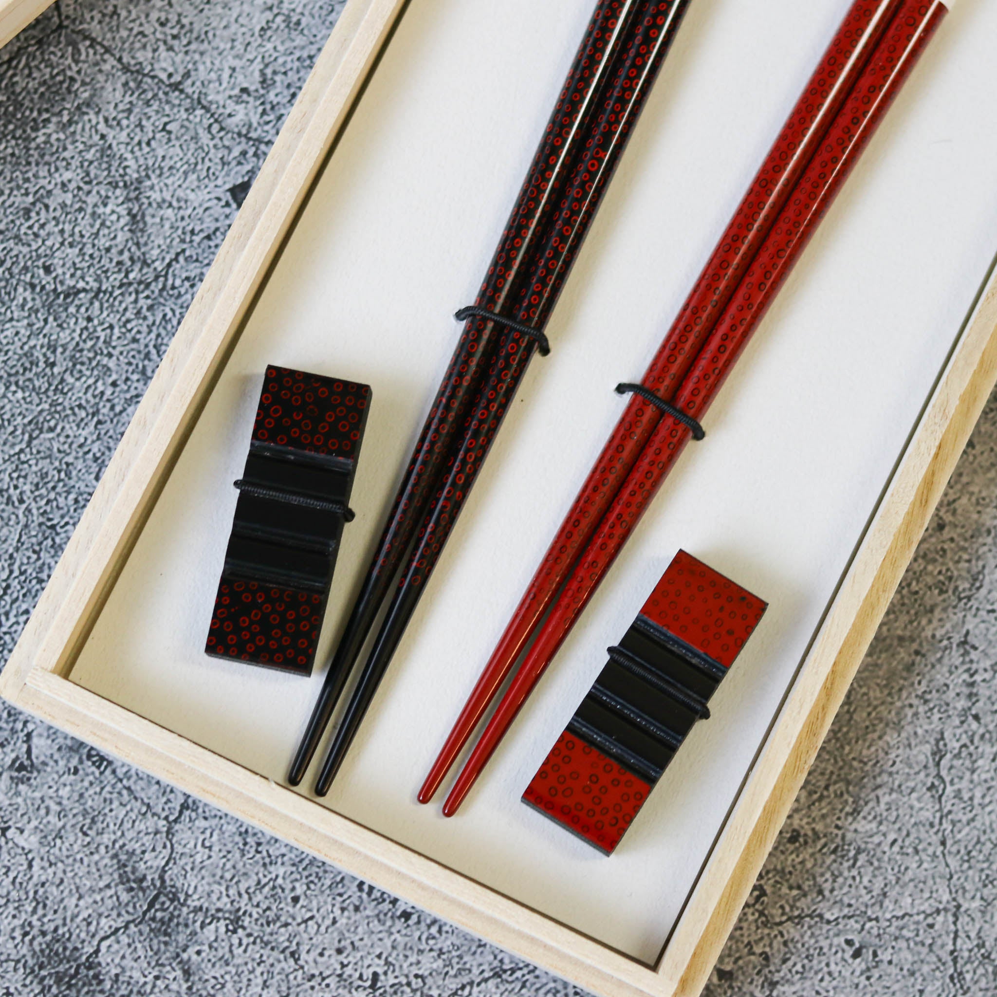 津軽塗 | 夫婦箸・箸置セット 七々子塗 | 黒・茜 | 小林漆器
