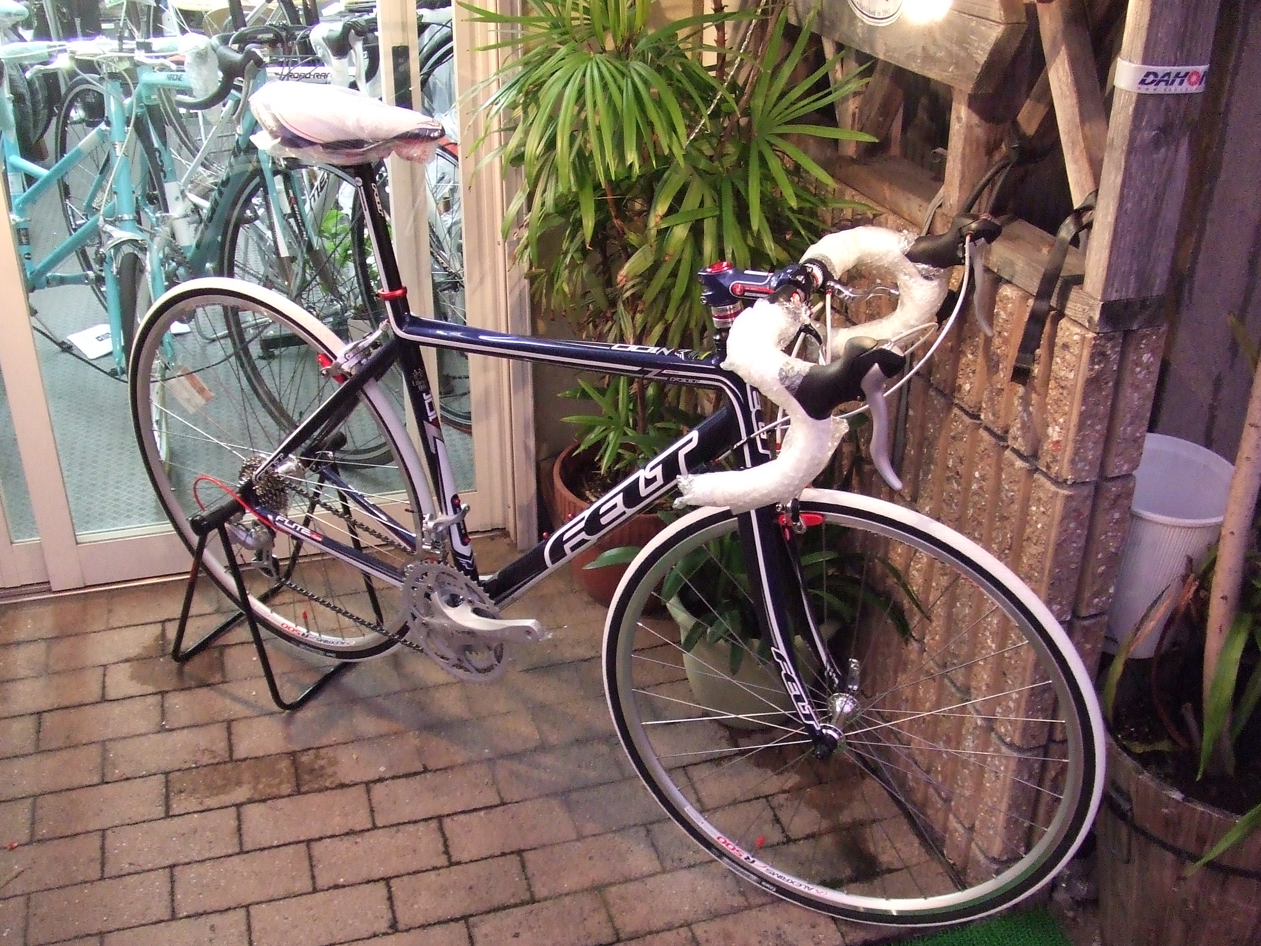 新入荷 ロードバイク FELT 2011年モデル Z100 | QUEST-PRESS