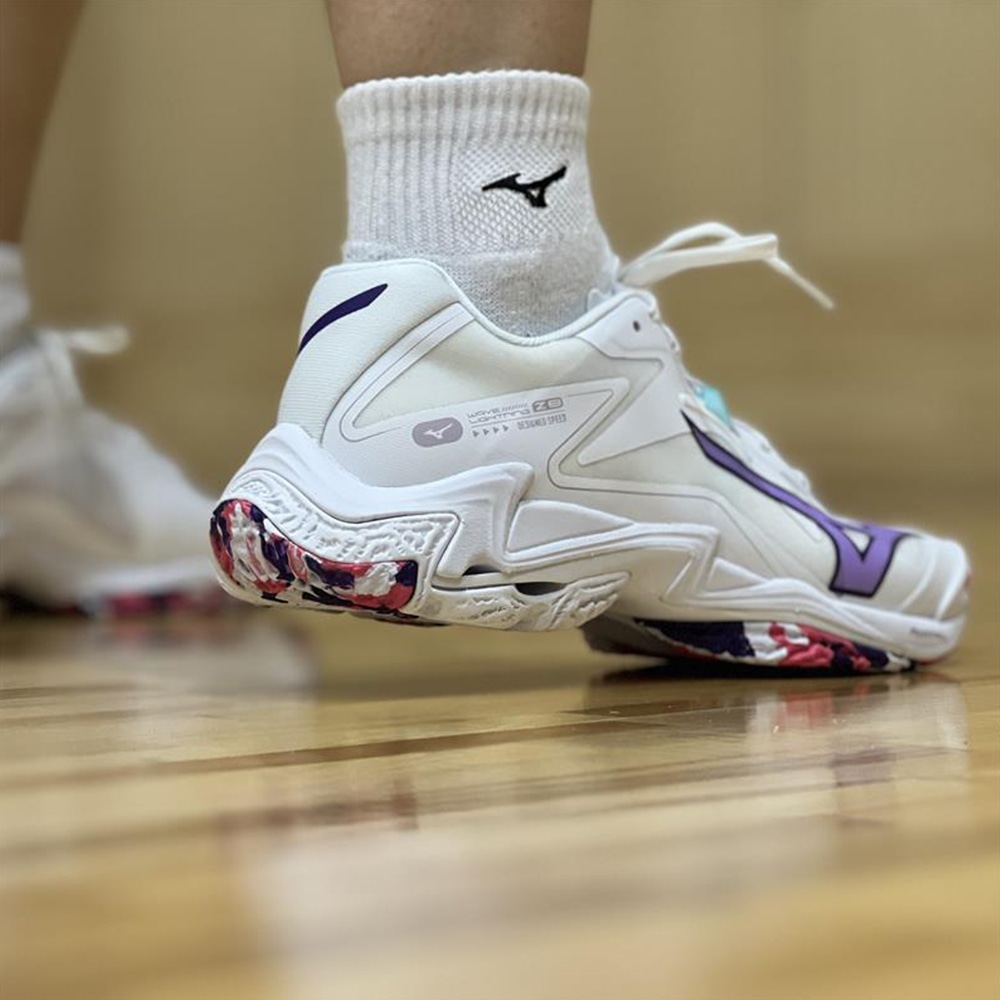 ミズノ直営限定】ウエーブライトニング Z8(バレーボール)|V1GC2400