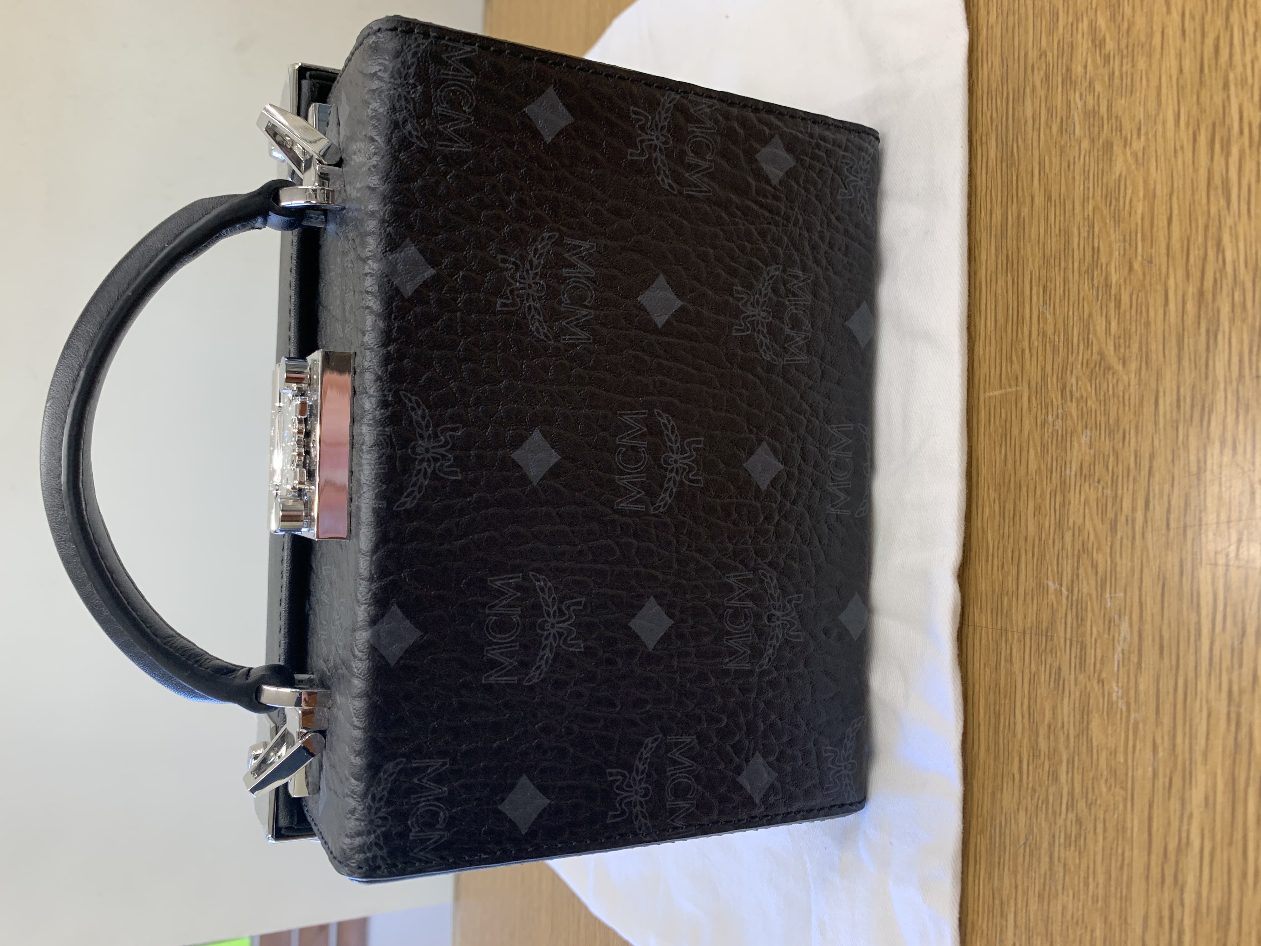 MCM ｳﾞｨｾﾄｽ ｸﾛｽﾎﾞﾃﾞｨﾊﾞｯｸﾞ 未使用品 入荷致しました！ | 八女・久留米