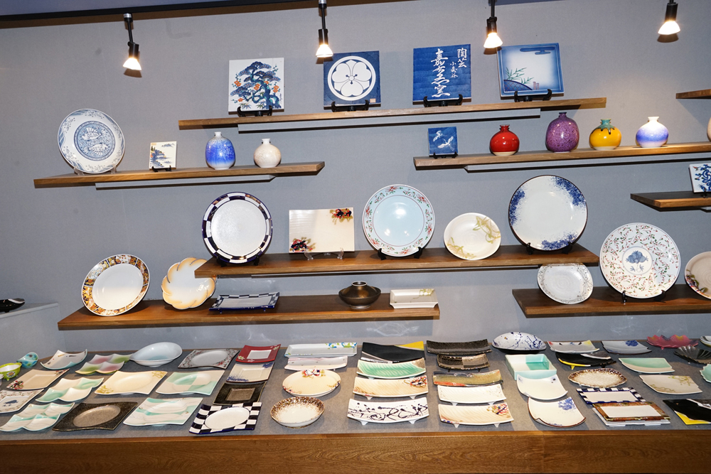 ショールーム - 小森谷 嘉右衛門窯のウェブサイト