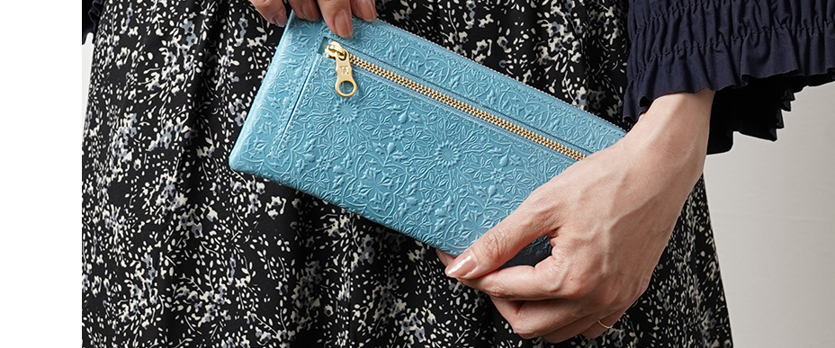 モリスデザインの型押しが美しいスリムな【L字ファスナー長財布】