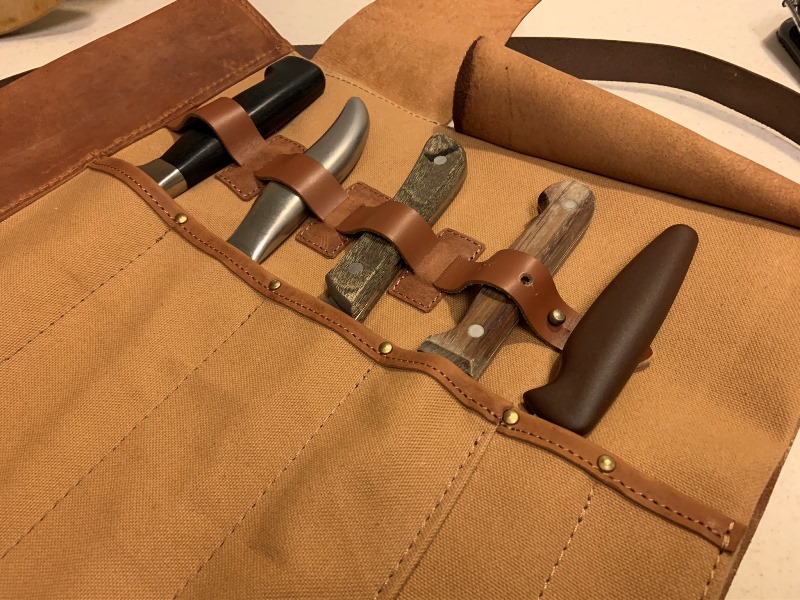 シェフの為の仕事道具 – 革り小物 Aster*isk