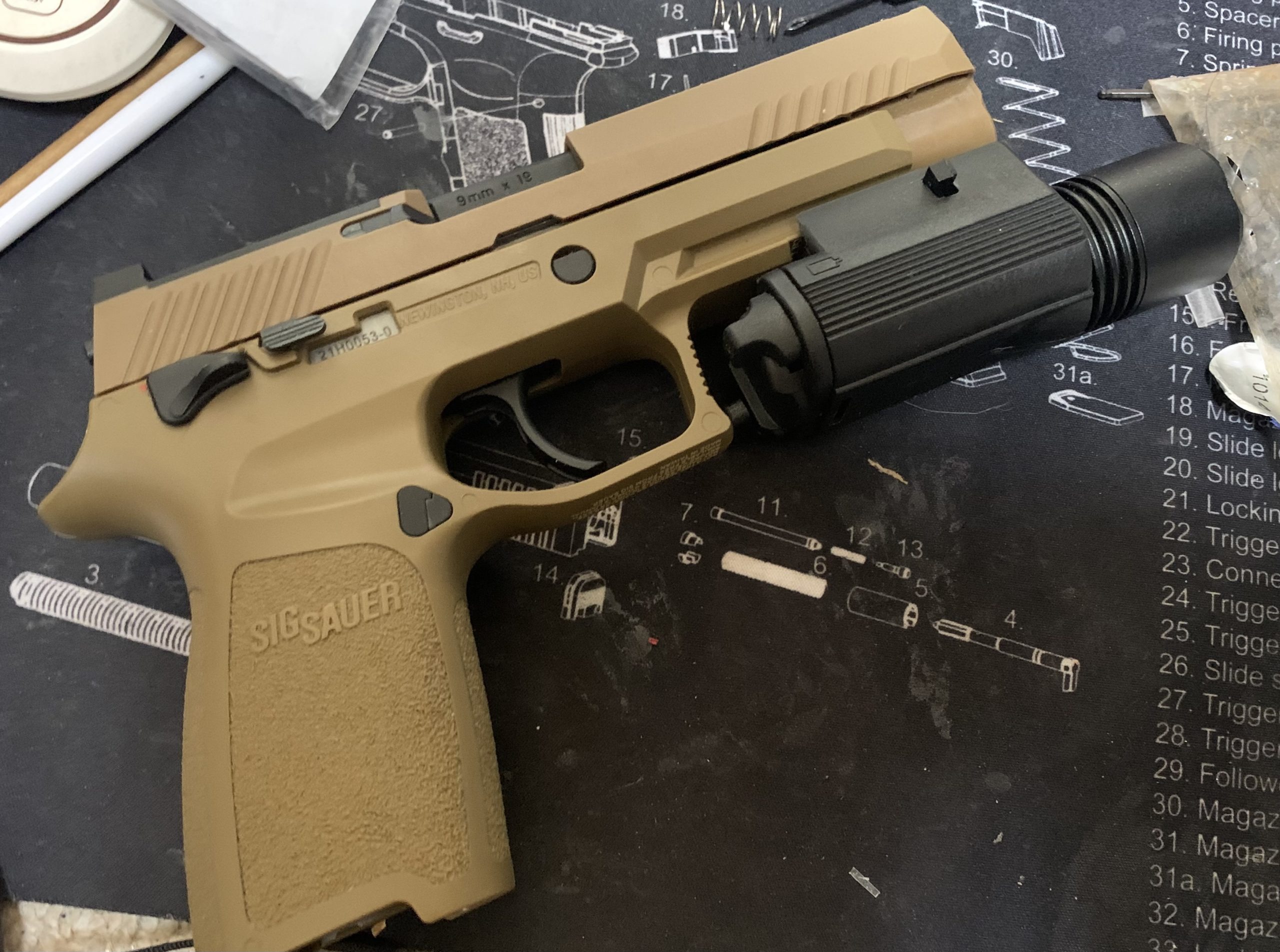 LAYLAX SIGSAUER M17 CO2GBB カスタム完成（P320)