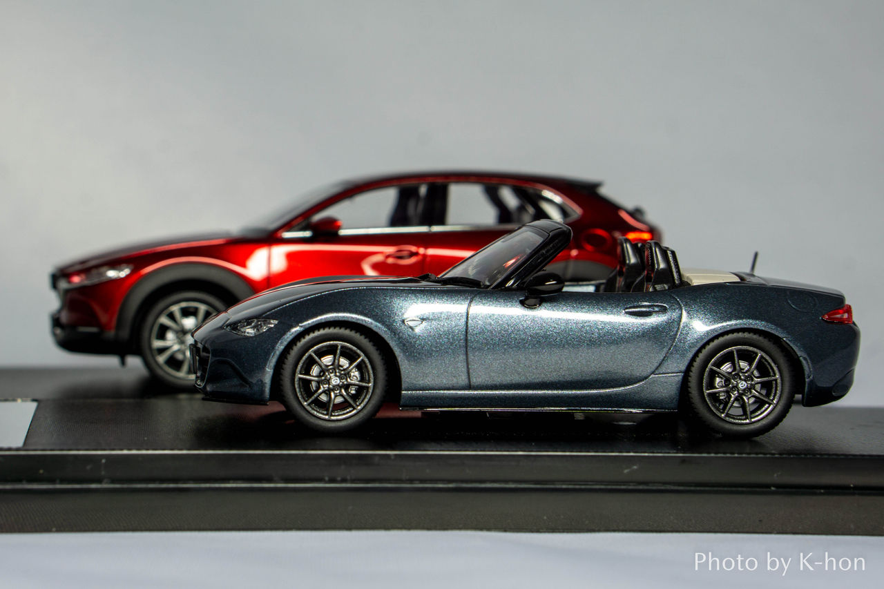 CX-30（ソウルレッドクリスタル）」と「ROADSTER（ポリメタルグレー
